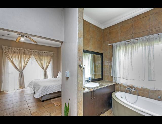 4 BEDROOM FREEHOLD FOR SALE IN BRAMLEY